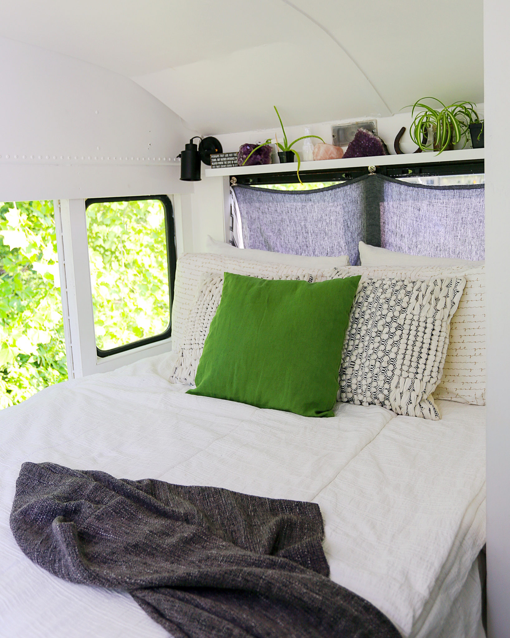 skoolie bedroom